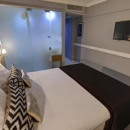 Box Hotel 2*